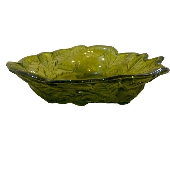 Vintage Indiana pressed glass bowl in loganberry or avocado green leaf & berry - Picture 4 of 6